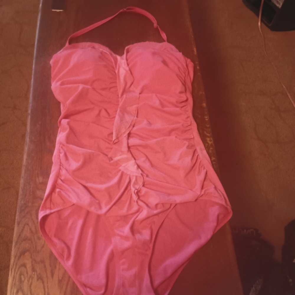 Jantzen Pink Women's One Piece. HALTER  Swimsuit SLIMMING FLATTERING SWIM WEAR